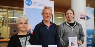 Raisio palkitsi vuoden vapaaehtoisina kylämummin ja -vaarin