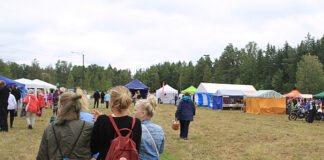 Yhteisöllisyys näkyi Askaisten Kurkkumarkkinoilla