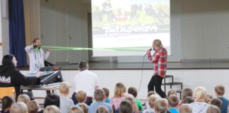 Duudsonit haastoivat Tarvasjoen koululaiset kamppailemaan kiusaamista vastaan