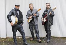Bluestrio Swampdog tekee paluun Raisiolaisen bluestrio Swampdogin muodostavat Kimmo Lilja, Roland Wilson ja Teijo Saarinen. Kuva: Oona Lilja.
