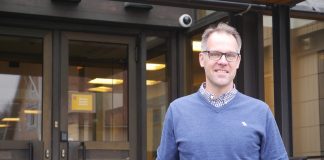 Paimion lukiolla Business Race -tapahtuma Paimion lukion rehtori Olli-Pekka Lehtonen. Kuva: Turun Seutusanomien arkisto.