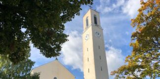 Kalevala: Ensimmäinen runo saa kantaesityksensä Turun Martinkirkko.