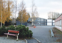 Maahanmuuttajavanhemmat mukaan oppitunneille Lausteen koulussa Lausteella koulua on käyty väistötiloissa syyslukukaudesta 2019 alkaen. Kuva: Turun Seutusanomien arkisto.