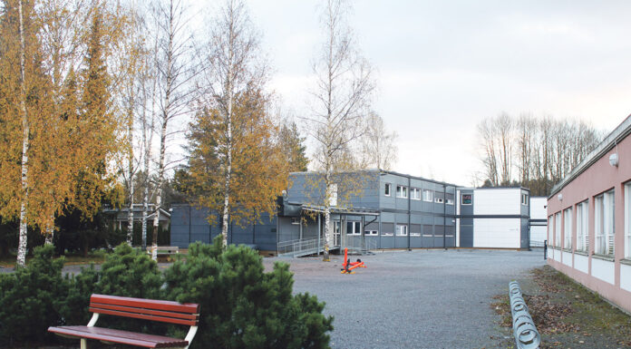 Maahanmuuttajavanhemmat mukaan oppitunneille Lausteen koulussa Lausteella koulua on käyty väistötiloissa syyslukukaudesta 2019 alkaen. Kuva: Turun Seutusanomien arkisto.
