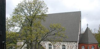 Liedon seurakunta haluaa nostaa luomun osuuden raaka-aineista vähintään 20 prosenttiin Liedon kirkko. Kuva: Liedon seurakunta.