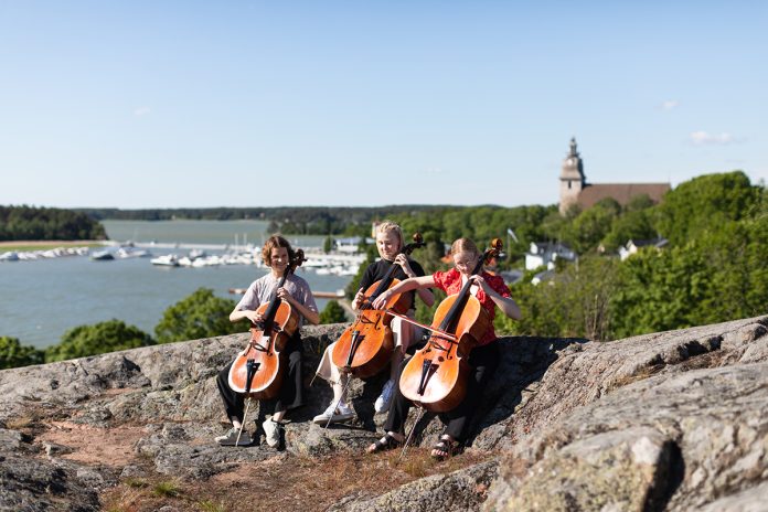 Kansainvälinen sellon mestarikurssi käynnistyy Naantalissa – yleisöllä ainutlaatuinen mahdollisuus tutustua huipputason musiikinopetukseen. Kuva: Naantalin Musiikkijuhlat.