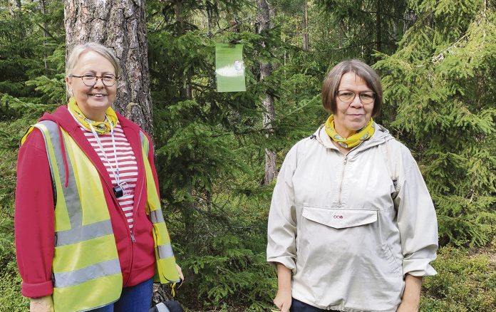 Raision Rinkka ry:n perheliikuntavastaava Nina Stenlund ja Rinkan luontoluotsiksi kouluttautunut Saila Rintee innostavat ihmisiä mukaan Luontoluotsi-palveluun ja Seikkailevat perheet -toimintaan.
