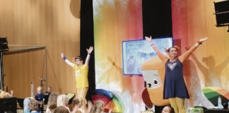 Turun Kirjamessut aloittavat uuden tarinan Turun Kirjamessujen nuorimpia kävijöitä ilahduttaa Pikkulin laululeikkishow. Kuva: Katariina Mäkinen-Önsoy.