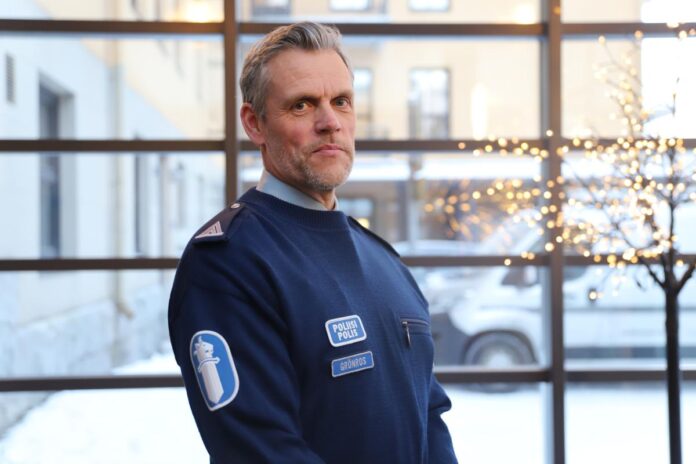 Lounais-Suomen poliisilaitoksen vuoden poliisi on Teemu Grönros. Kuva: Lounais-Suomen poliisilaitos.