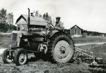 Vanhat traktorit Nautelankoskella