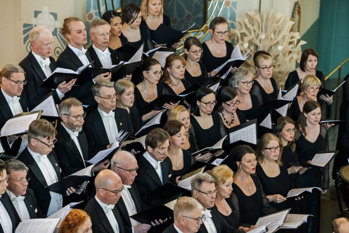 Sinfoniakuoro Chorus Cathedralis Aboensis laulaa kauneimpia joululauluja. Kuva: Antti Partanen.