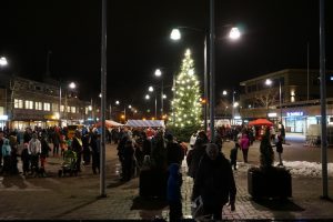 Naantalin joulunavaus torilla. Kuva: Turun Seutusanomien arkisto.