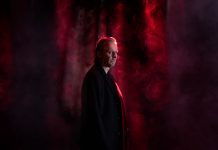 Esimakua Macbethista avoimissa harjoituksissa Turun Kaupunginteatterin Macbeth. Kuva: Satu Kemppainen.