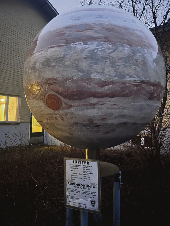 Aurinkokuntareitillä sijaitsevan Jupiterin kohdalta löytyy Avaruuspuisto Väisälän uusin kohde, Yrjö Väisälä -museo.