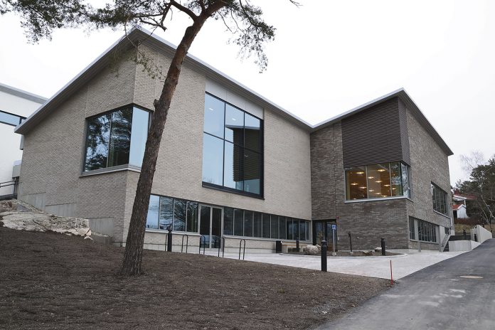 Hirvensalon uusi seurakuntakeskus on suurempi kuin vanha, ja päivitetty tämän päivän tarpeita varten. Kuva: Turun Martinseurakunta.