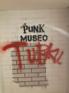 Punkmuseo Turku avautuu Runosmäen entisen päiväkodin tiloihin. Kuva: Marjaana Nukarinen.