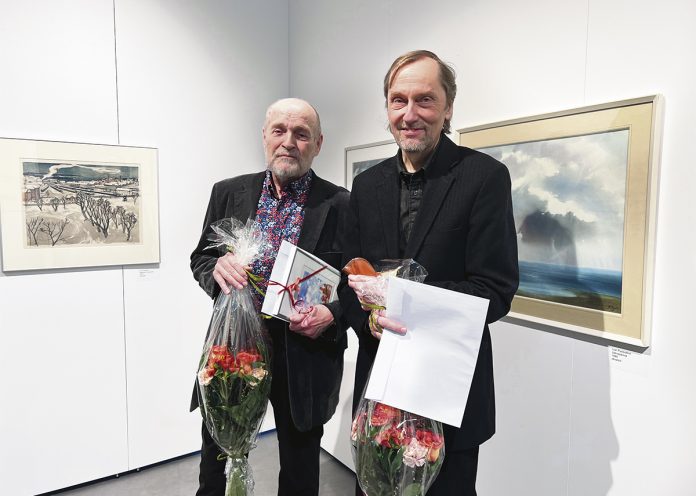 Raision elämäntyöpalkinto jaettiin Harkon valanta -tilaisuudessa kotiseutukirjailija Altti Koivistolle. Kulttuuripalkinnon sai musiikin ja teatterin monitoimimies Jouni Lehtonen. Kuva: Katariina Mäkinen-Önsoy.