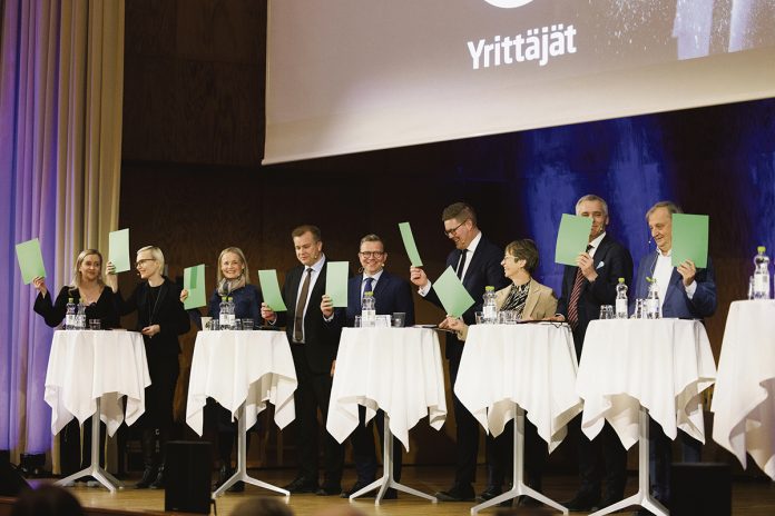 Yrittajien kunta- ja aluevaalitentti osallistujat web kuva Atte Kajova Kaikki Suomen Yrittäjien Vaikuttajafoorumissa järjestettyyn kunta- ja aluevaalitenttiin osallistuneet puolueiden puheenjohtajat ovat ehdolla omissa kotikunnissaan. Kuva: Atte Kajova.