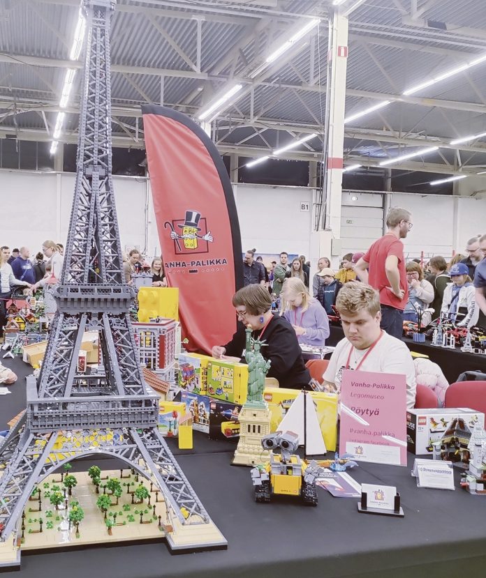 TV:stä tuttuihin LEGO-mestareihin kuuluva, Pöytyällä Vanha-Palikka -legomuseota pyörittävä, Velmeri Männikkö osallistuu ahkerasti Pii Poon LEGO-tapahtumiin.