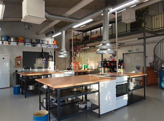 Wirmon Marttojen perustama Yhteisötila Tuuki on varattavissa maksutta kaikille avoimiin tilaisuuksiin ja tapahtumiin, yhteisöjen kokouksiin ja toimintaan joka on yhdenvertaista ja syrjimätöntä. Kuva: Wirmon Martat.