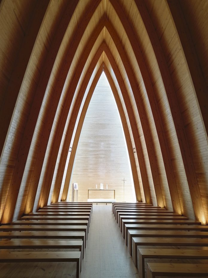 Pyhän Henrikin ekumeeninen taidekappeli juhlii 20-vuotistaivaltaan. Kuva: Aira Kuvaja.