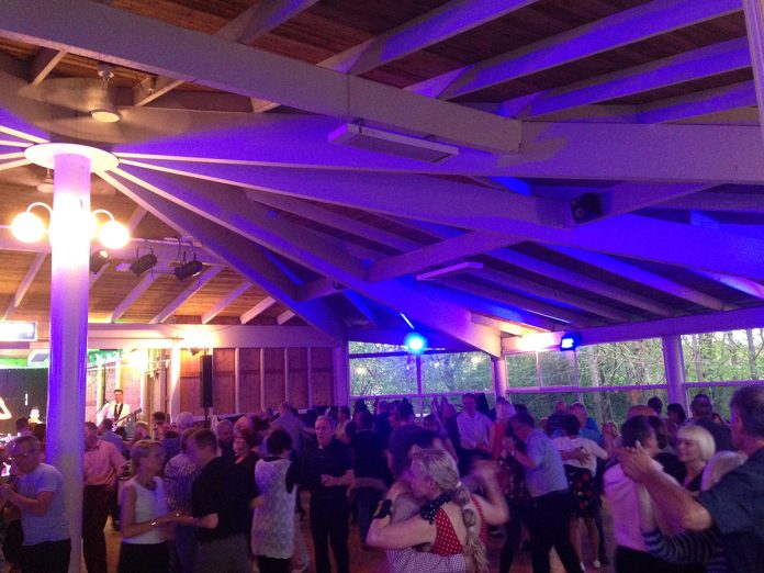 Turun Uittamon tanssilava. Kuva: Liisa Marjomäki.