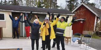 Kesäteatteri | Kaikki laivaan! -kantaesitys Merimaskussa Merimaskun Kaikki laivaan! -teatteritreeneissä on mukava tunnelma. Kuva: Merimaskun Teatteri / Maikku Tuomi.