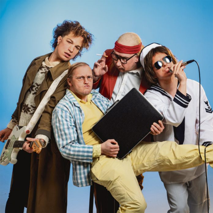 Musikaalikomedia säväyttää Eppujen, Juicen ja Hassisen koneen hiteillä Uittamon kesäteatterissa. Kuva: Suomen Musiikkiteatteri.