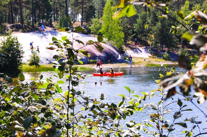 Maskun Rivieran Isonkiven ranta. Kuva: Maskun kunta.