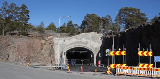 Kuparivuoren tunneli suljetaan yöksi kuun vaihteessa Naantalin Kuparivuoren tunnelin työn ajaksi liikenne ohjataan ennalta määritetylle varareitille Kuparivuoren kautta. Kuva: Turun Seutusanomien arkisto.