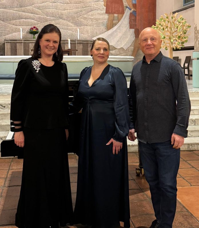 Konsertissa esiintyvät Julia Tamminen, piano, Annukka Kuivisto, sopraano ja Oleg Sytianko, huilu.