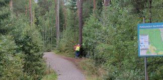 Hyväluontoinen Raisio -luontovisio luovutettiin kaupungille Raision Petäsmäen ulkoilureitti.