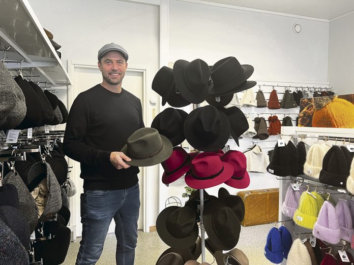 Salon® Lakkitehtaalle löytyi koti Varsinais-Suomesta – aivan kuten Ville Nuutinen oli kauppakirjoja tehdessään suunnitellut. Muutto Lietoon on nyt tehty ja työn alla on digistrategian mukaiset uudistukset, brändistrategian kirkastamiseen liittyvät tuotekonseptin ja kansainvälisen viennin kehittäminen. Kuva: Katariina Mäkinen-Önsoy.