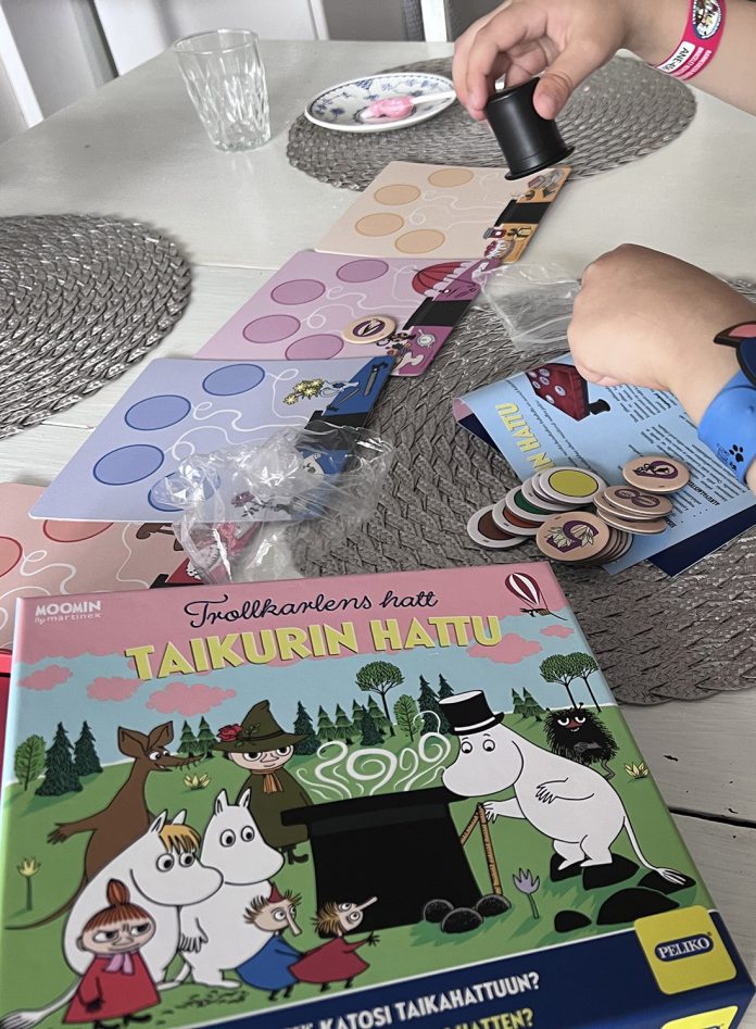 Vuoden peli 25 lastenpeli Muumi Taikurin hattu Martinex Oy web Suomen Leluyhdistyksen Vuoden Peli -kilpailussa tuomaristo valitsi parhaaksi lastenpeliksi Muumi Taikurin Hattu -pelin.