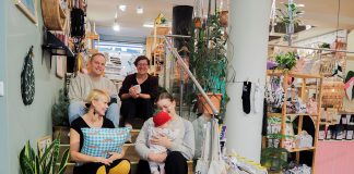 Kaarnavilla yhdisti voimansa KUI Designin kanssa KUI Design ja Kaarnavilla puhaltavat yhteen hiileen suomalaisen käsityön ja turkulaisen yrittäjyyden puolesta. Kuva: KUIxKaarnavilla.