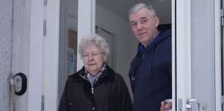 Ruoka-avun tarve kasvaa resurssien huvetessa Operaatio Ruokakassin Anu ja Markku Riihimäelle ihmisten auttaminen on sydämen asia. Kuva: Turun Seutusanomien arkisto.