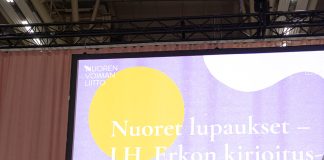 J. H. Erkon kirjallisuuskilpailun voitti Matilda Kirvelä Nousiaisista Jo 69:ttä kertaa järjestetyn J. H. Erkon kirjoituskilpailun on vuonna 2025 voittanut Matilda Kirvelä (vasemmalla). Kuva: Mika Kukkonen.