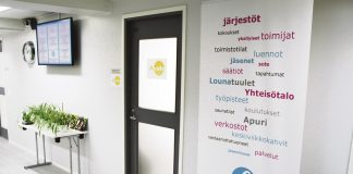 Lounatuulet Yhteisötalolla 10-vuotisjuhlat Lounatuulet Yhteisötalo ry on yleishyödyllinen yhdistys, joka tarjoaa tiloja, palveluja ja yhteistyöalustoja sote-alan toimijoille. Kuva: Turun Seutusanomien arkisto.