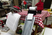 Raunistulan hiirten minikirjapaino valtaa kirjakaupan Raunistulan hiirten uusin (salainen) joulukirja painossa. Kuva: Eija Luoto.