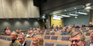 Metsäseminaari Turussa: Metsien elinvoimaisuus vaatii aktiivista hoitoa ja pitkäjänteisyyttä Metsäseminaarissa Kari Hynynen (etualalla), Anna Lintunen ja Hannu Justen. Kuva: Outi Grusander.
