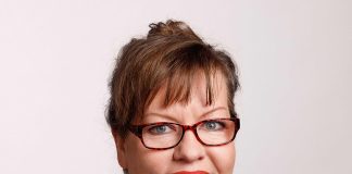 Raisiolainen Kristiina Engström Omakotiliiton Varsinais-Suomen piirin puheenjohtajaksi Kristiina Engström.