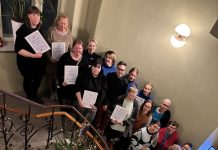 MLL Varsinais-Suomen piirin puheenjohtajana aloittaa Eero Vainio Raisiosta MLL Varsinais-Suomen piirin palkitsemat vapaaehtoiset. Kuva: Katja Rippstein / MLL Varsinais-Suomen piiri.