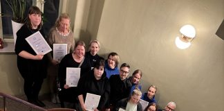 MLL Varsinais-Suomen piirin puheenjohtajana aloittaa Eero Vainio Raisiosta MLL Varsinais-Suomen piirin palkitsemat vapaaehtoiset. Kuva: Katja Rippstein / MLL Varsinais-Suomen piiri.