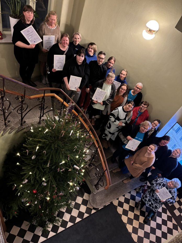 MLL Varsinais-Suomen syyskokous 2025 vuoden valinnat web MLL Varsinais-Suomen piirin palkitsemat vapaaehtoiset. Kuva: Katja Rippstein / MLL Varsinais-Suomen piiri.