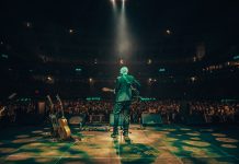 Maata Näkyvissä -festarit Turussa jo 40. kerran Vuoden 2024 Maata Näkyvissä -festareilla yllätysesiintyjänä ihastuttanut Juha Tapio nähdään tänä vuonna tapahtuman päälavalla sunnuntaina. Kuva: Anre Wasse.