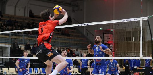 Akaa haki helpot pisteet Loimulta Raision Loimun vastustajaksi sunnuntai-illan peliin asettui Akaa-Volley. Kuva: Hannu Tuominen.