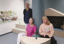 Lasten ja nuorten terveyspalvelut keskeisellä sijainnilla Lasten ja nuorten lääkäriasema Pikkujätin terveydenhuollon ammattilaisiin kuuluvat Lauri Ivaska, Jutta Laakso ja Tuire Taskinen pikkuasiakkaiden leikkitilassa. Nuorille on myös oma mukava odotusaulansa. Kuva: Katariina Mäkinen-Önsoy.