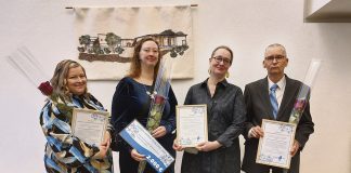 Paimion ympäristöpalkinto lähimetsän puolustajille Paimion ympäristöpalkinnon 2025 vastaanottivat kaupungin järjestämässä itsenäisyysjuhlassa Jutta Mutila, Anne-Mari Auer, Sari Välimaa ja Pekka-Salmi. Kuva: Paimion kaupunki.