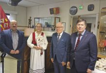 Turun Karjala-Seura 85 vuotta Karjalan Liiton Varsinais-Suomen piiri ry:n puheenjohtaja Pekka Ahokas, Turun Karjala-Seuran puheenjohtaja Marja-Liisa Pessinen, Turun Karjala-Seuran varapuheenjohtaja Jorma Ahokas ja Karjalan Liiton 1. varapuheenjohtaja Pekka Määttänen. Kuva: Heidi Jaarinen.