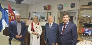 Turun Karjala-Seura 85 vuotta Karjalan Liiton Varsinais-Suomen piiri ry:n puheenjohtaja Pekka Ahokas, Turun Karjala-Seuran puheenjohtaja Marja-Liisa Pessinen, Turun Karjala-Seuran varapuheenjohtaja Jorma Ahokas ja Karjalan Liiton 1. varapuheenjohtaja Pekka Määttänen. Kuva: Heidi Jaarinen.